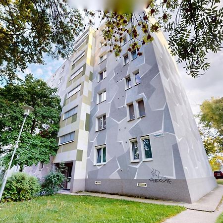 Modern 2 Bedroom Apt - Free Parking Bratislava Luaran gambar